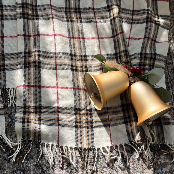 Tartan Large Shawl Over-Shoulders Scarf with Fringe Detailing - Picture 3 of 7